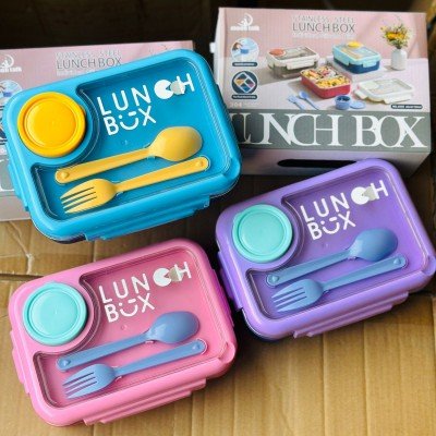 Lunch Box 2555 - 3 Grid leakproof Bento Lunch Box - comes with plastic cutlery & 80 ML Sauce Bowl