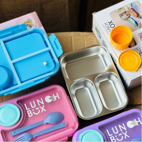 Lunch Box 2555 - 3 Grid leakproof Bento Lunch Box - comes with plastic cutlery & 80 ML Sauce Bowl